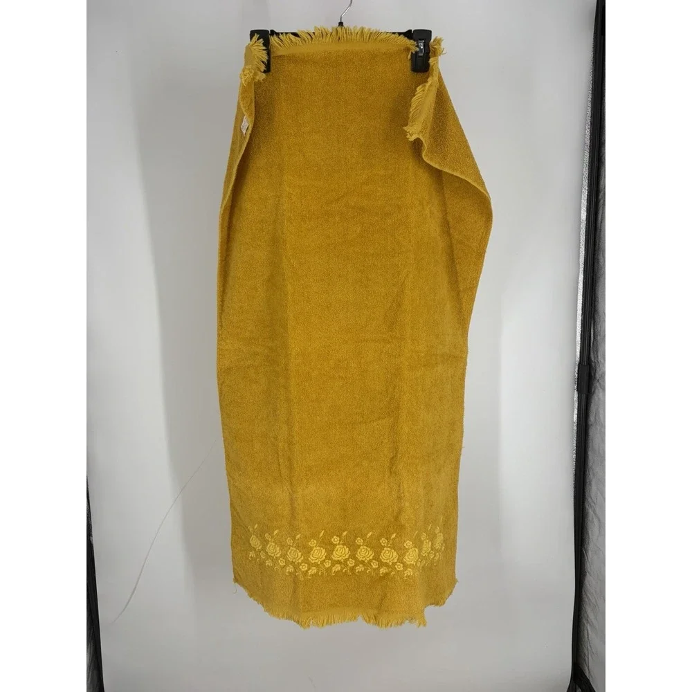 Vintage Dundee Mills Golden Crown Harvest Gold Floral Bath Towels Set of 2 USA